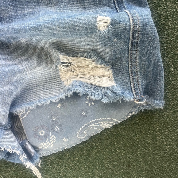 Aerie Women’s Jr Medium Denim Distressed Women Shorts cutoff Shortie pockets - Picture 4 of 11